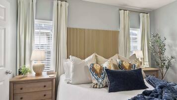 3 bedrooms, iron/ironing board, WiFi, bed sheets