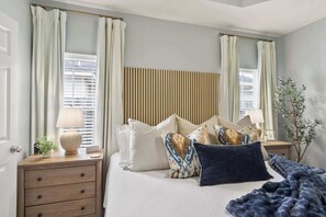 3 عدّة غرف نوم ومكواة/لوح كي وواي فاي وملاءات أسرّة