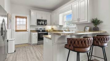 KylskÄp, mikrovÄgsugn, ugn och spishÀll