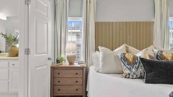 3 bedrooms, iron/ironing board, WiFi, bed sheets