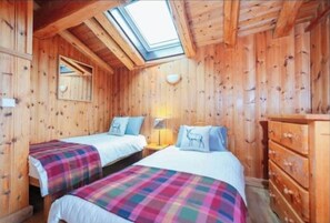 4 bedrooms, WiFi, bed sheets