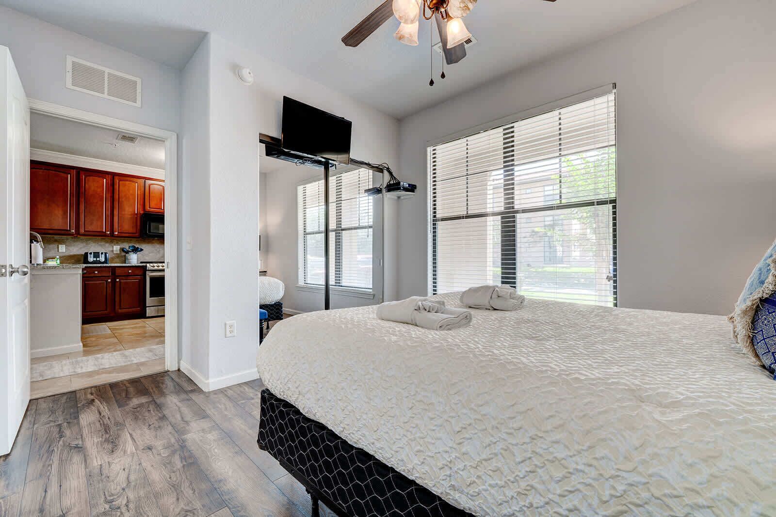 3 quartos, escrivaninha, berço de viagem, Wi-Fi