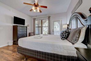 3 عدّة غرف نوم ومكتب وسرير سفر وواي فاي