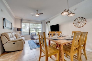 Dining - Family condo w/ resort access near the parks (Davenport)