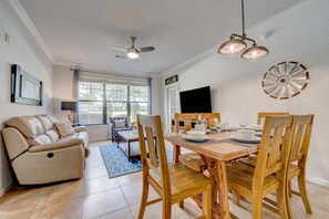 Dining - Sunny Vacation Condo in Davenport (Davenport)