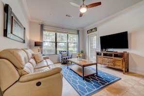 TV, offices - Family condo w/ resort access near the parks (Davenport)
