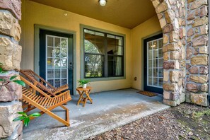 Terrace/patio - Sunny Vacation Condo in Davenport (Davenport)