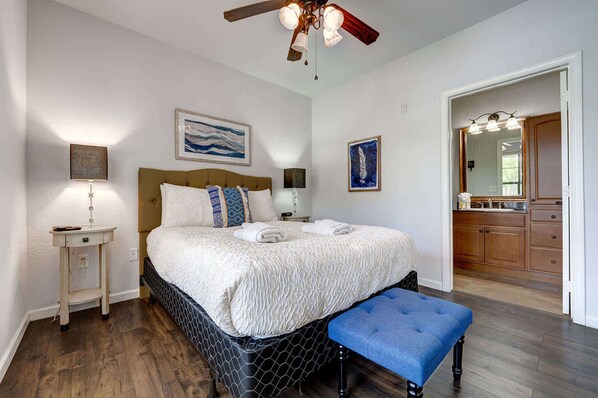 3 bedrooms, desk, travel cot, WiFi