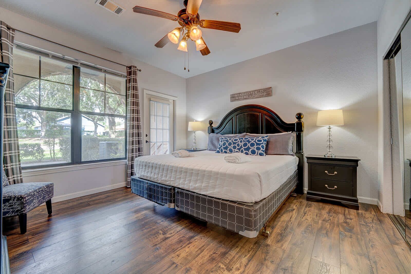 3 chambres, bureau, lit de bébé portatif, Wi-Fi