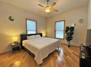 3 bedrooms, desk, travel crib, WiFi