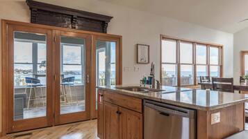 KĂŒhlschrank, Mikrowelle, Ofen, Herdplatte