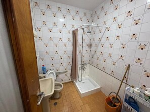 Apartamento, 2 habitaciones, fumadores, balcón | Baño