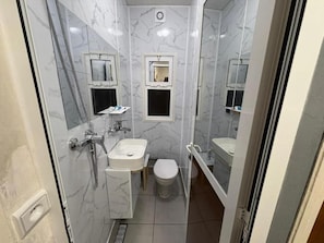 Apartment, 2 Schlafzimmer, Raucher, Balkon | Badezimmerausstattung