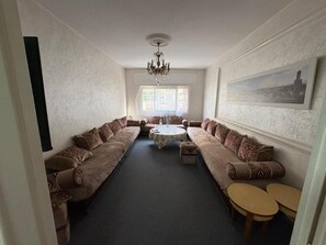 Apartment, 2 Schlafzimmer, Raucher, Balkon | Wohnzimmer