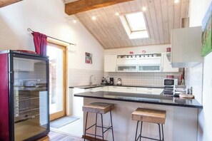 Private kitchen - 5-bedroom ski chalet with jacuzzi. (La Plagne Tarentaise)