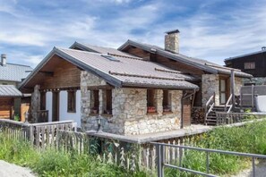 Exterior - 5-bedroom ski chalet with jacuzzi. (La Plagne Tarentaise)