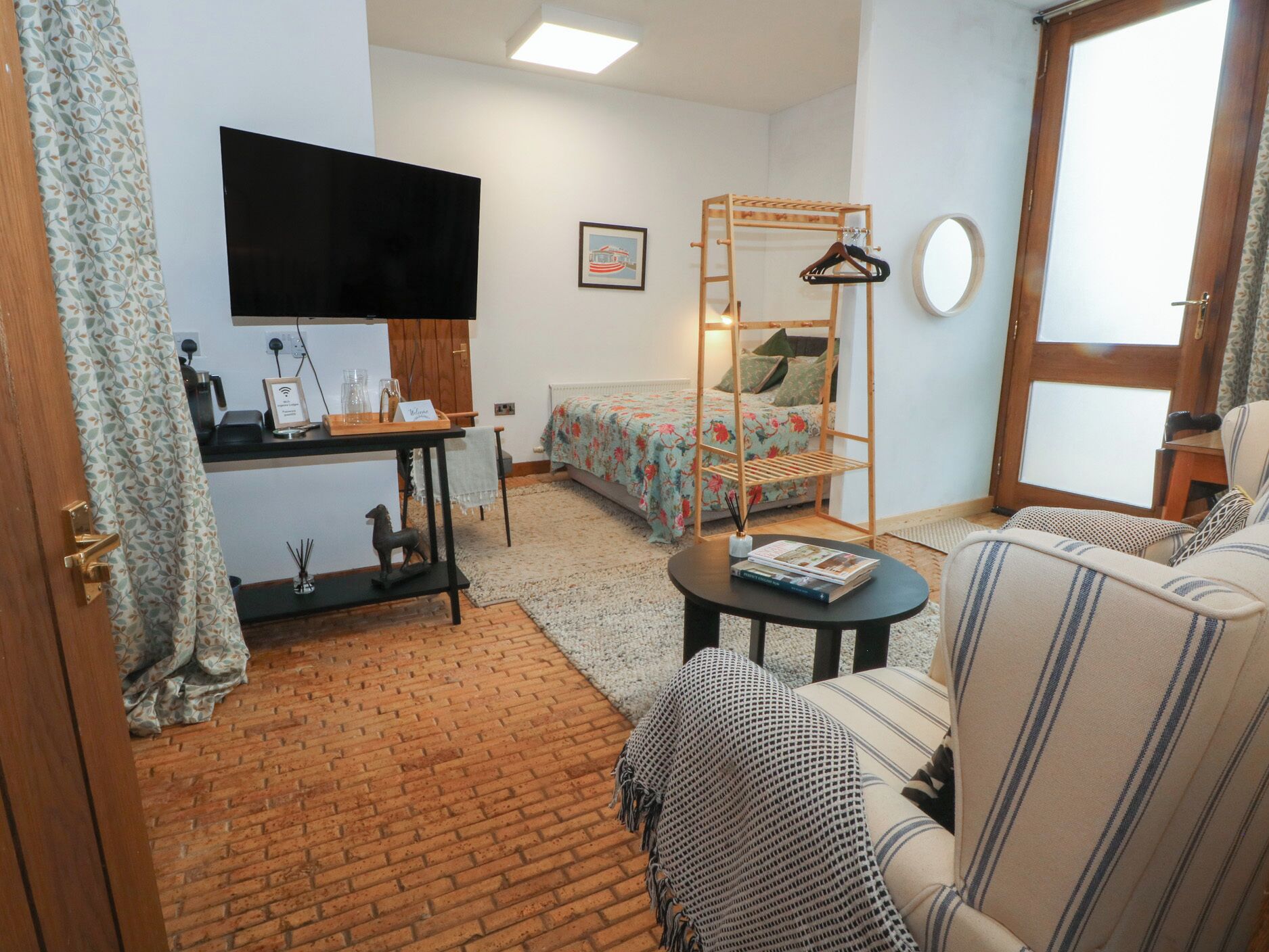 1 bedroom, individually decorated, individually furnished, free WiFi