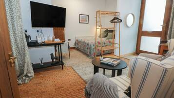 1 bedroom, individually decorated, individually furnished, free WiFi