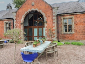 Cottage | Outdoor dining