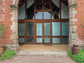 Cottage | Exterior detail - Diamond Lodge (Stafford)