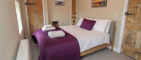 2 室のベッドルーム、客室ごとに異なる装飾、客室ごとに異なるインテリア、WiFi (無料)