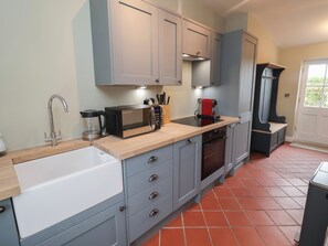 Dishwasher, cookware/dishes/utensils - 6 Gravel Hill (King's Lynn)