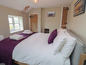 2 bedrooms, individually decorated, individually furnished, free WiFi