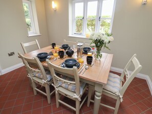 Dining - 6 Gravel Hill (King's Lynn)