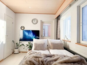 Skrivebord, wi-fi og sengetøy