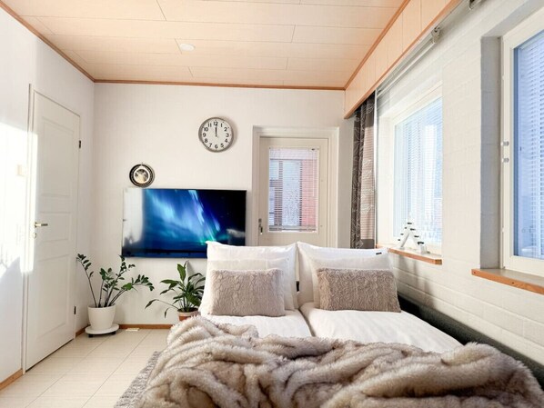 Een bureau, wifi, beddengoed