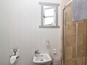 Shower, hair dryer - The Shepherds Hut (Chippenham)