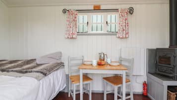 1 bedroom, individually decorated, individually furnished, free WiFi