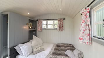 1 phòng ngủ, trang trí khác biệt