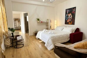 4 bedrooms, travel crib
