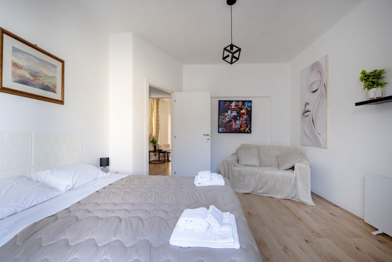 4 slaapkamers, reisbedje