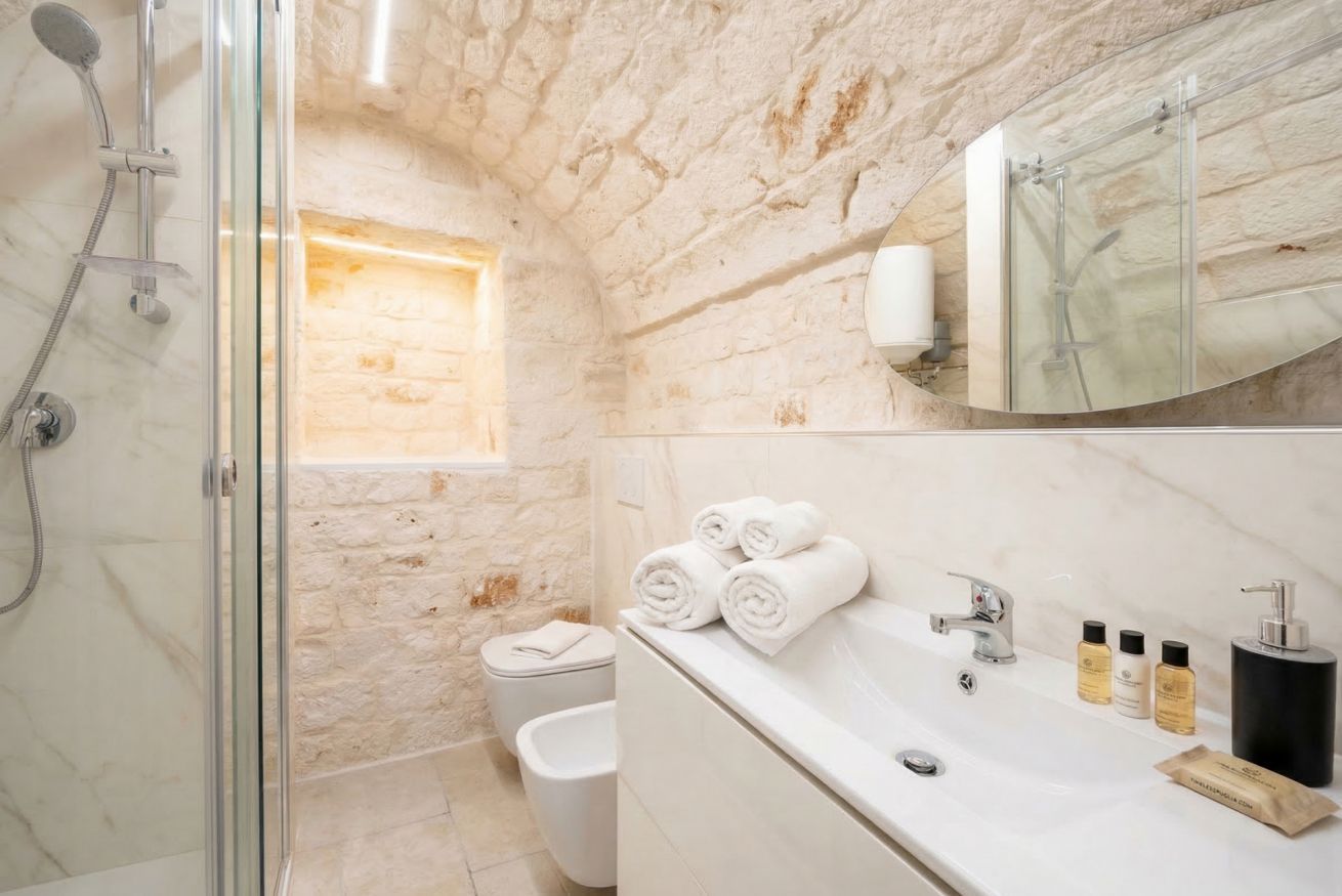 Doccia, bidet, asciugamani, shampoo