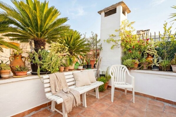 Terrace/patio - Floral Court 1 - Your Peaceful Retreat (Bitonto)