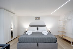 2 bedrooms, desk, iron/ironing board