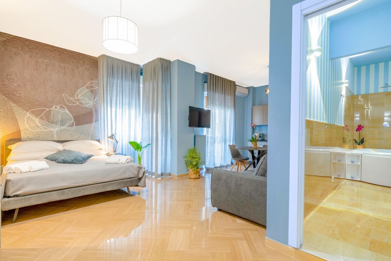 1 bedroom, travel cot