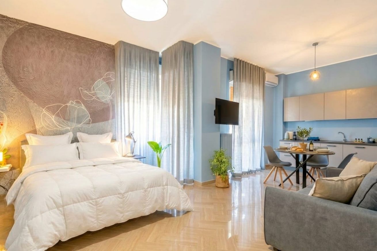 1 bedroom, travel crib