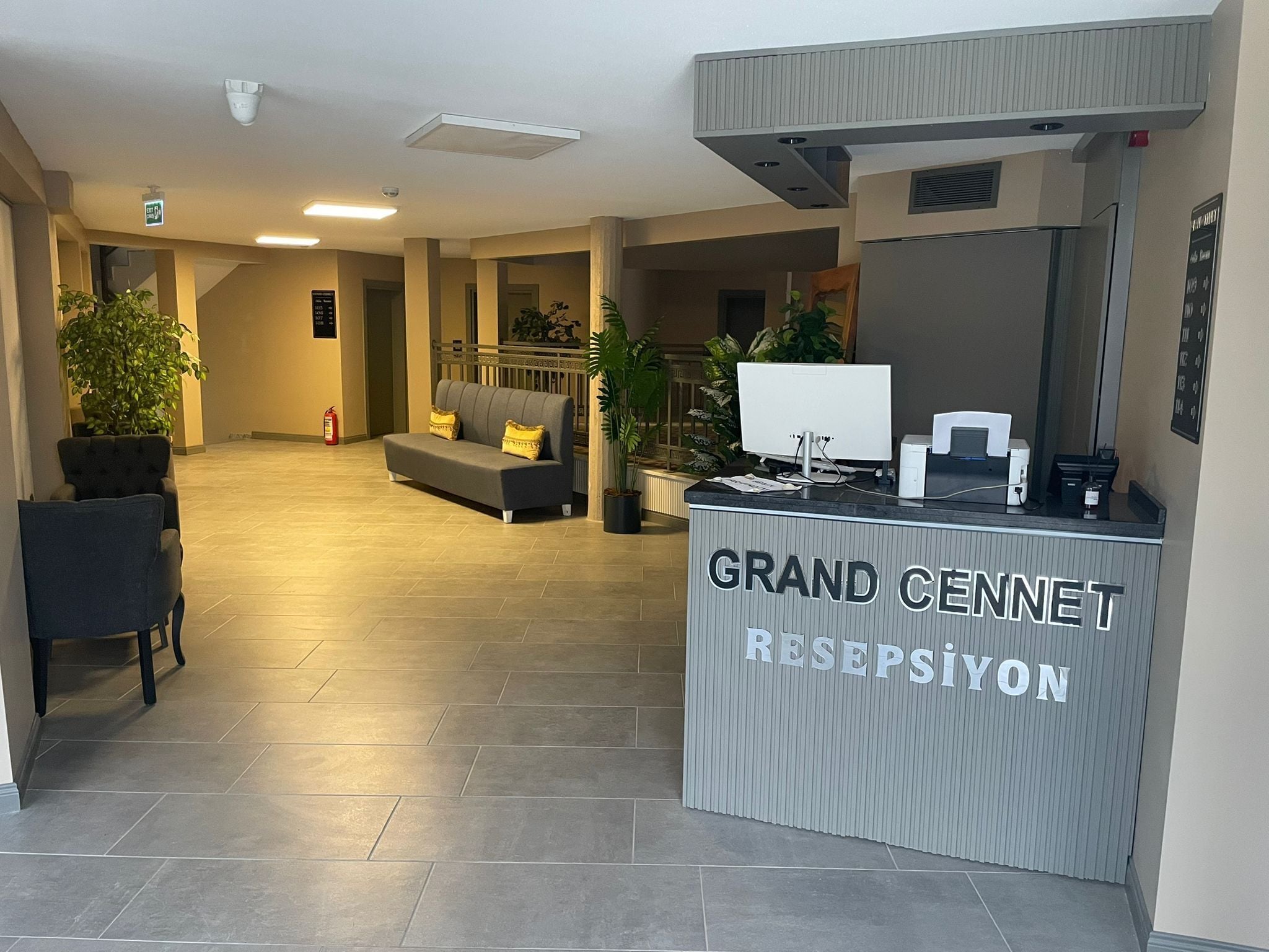 ฝ่ายต้อนรับ