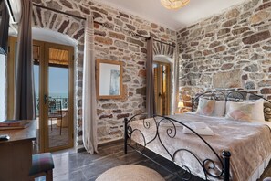 WiFi, bed sheets - Apartment 'Castle Rizaraki 204' with Sea View, Wi-Fi and Air Conditioning (Γύθειο)