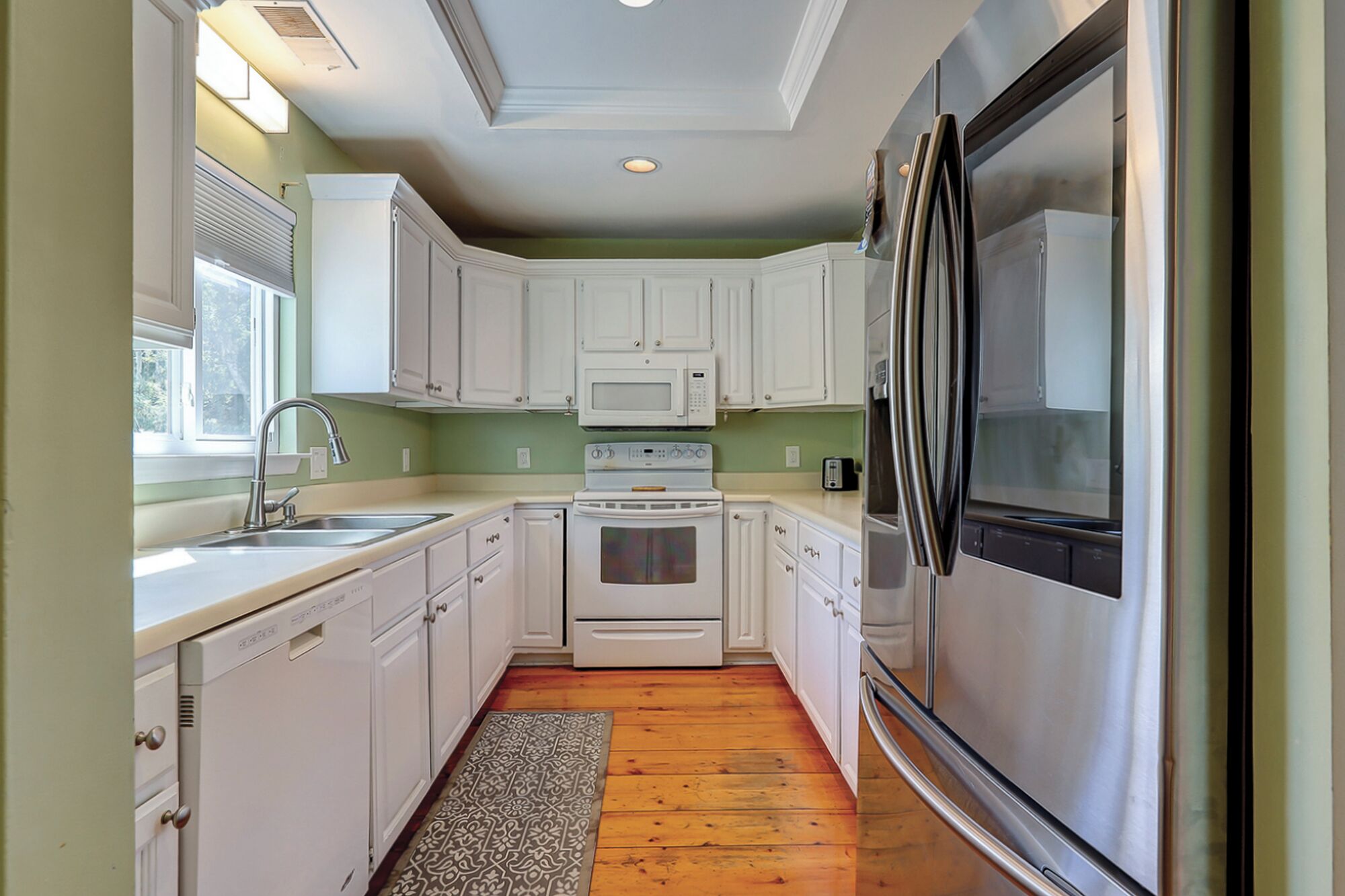 Fridge, microwave, dishwasher, coffee/tea maker