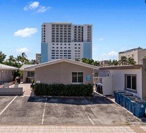 Exterior - Under the Sea Escape, Beach vibes (Hollywood)