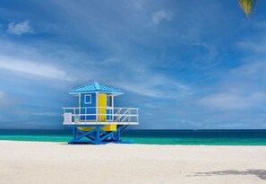 Beach nearby - Under the Sea Escape, Beach vibes (Hollywood)