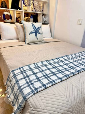 Desk, iron/ironing board, WiFi, bed sheets