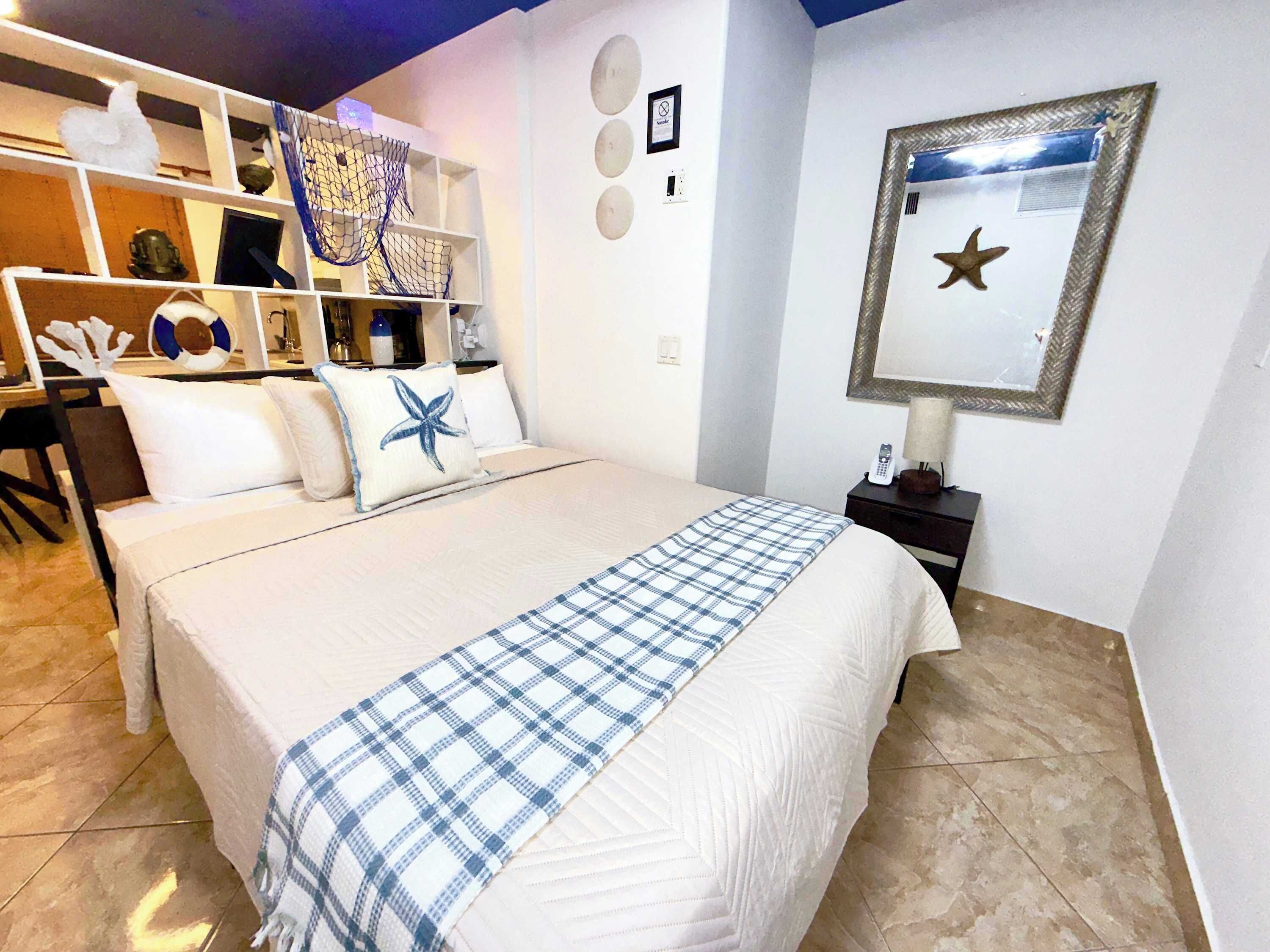 Desk, iron/ironing board, WiFi, bed sheets