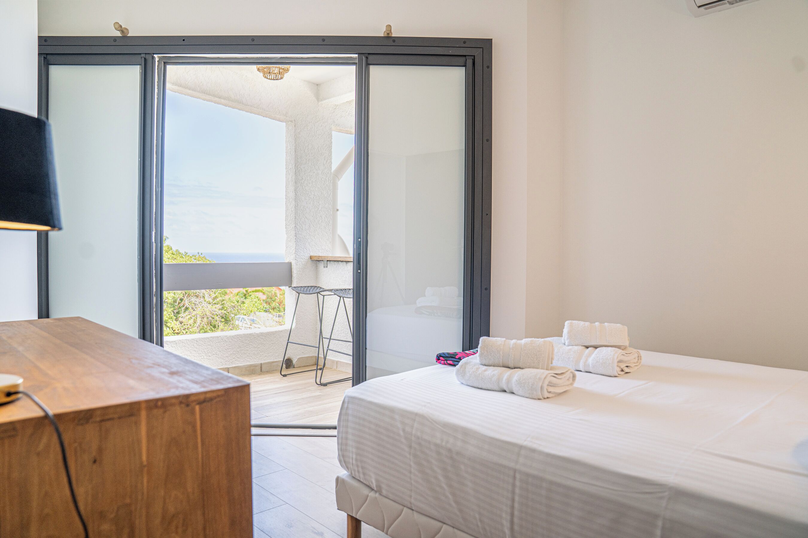 3 habitaciones, tabla de planchar con plancha, cuna de viaje y wifi 