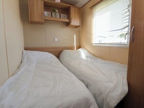 3 bedrooms, individually decorated, individually furnished, free WiFi - The Pad (Prestatyn)