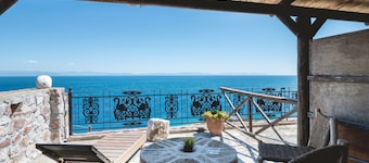 Apartment 'Castle Rizaraki 206' with Sea View, Wi-Fi and Air Conditioning